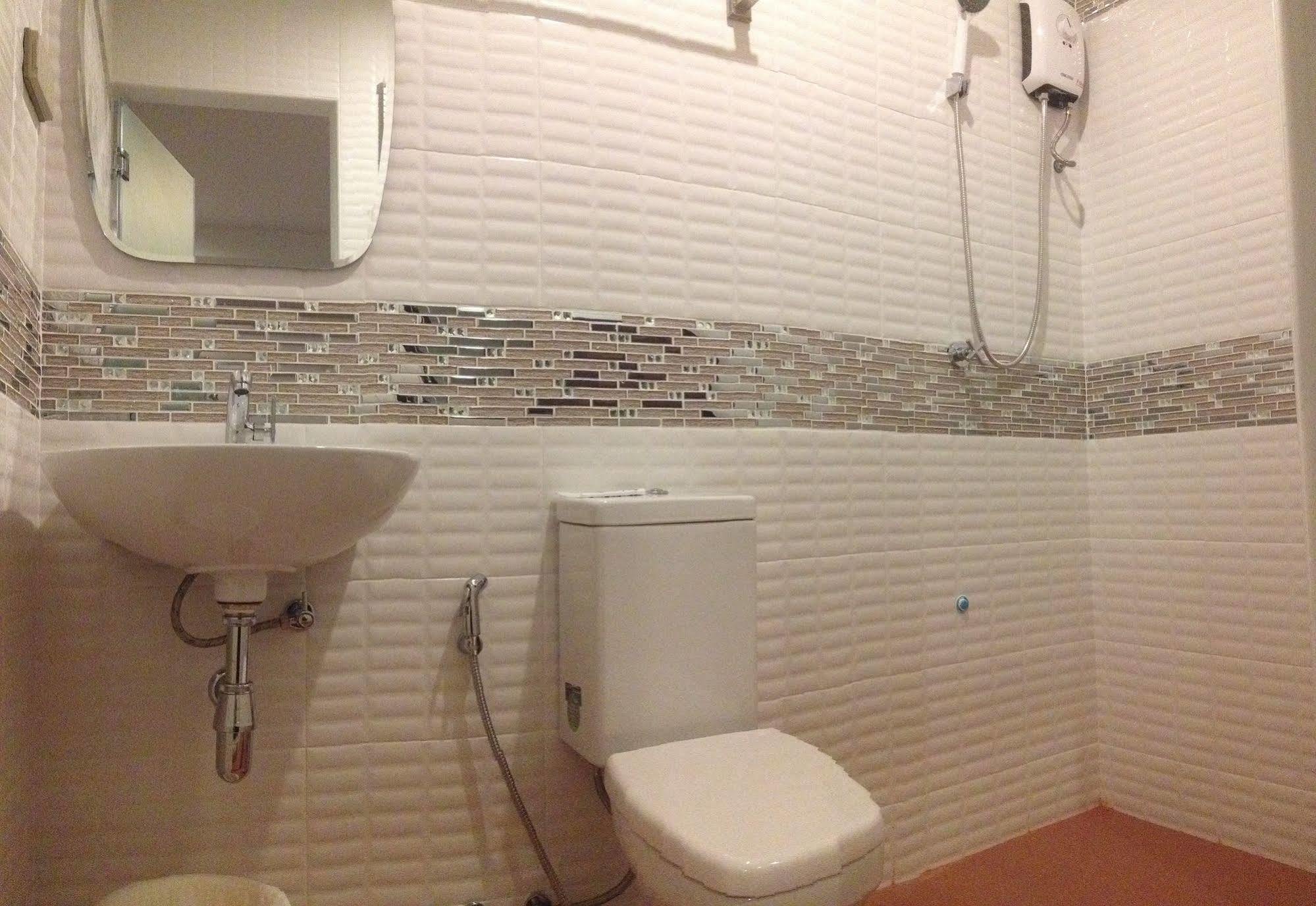 Adamaz House Hotel Банкок Екстериор снимка