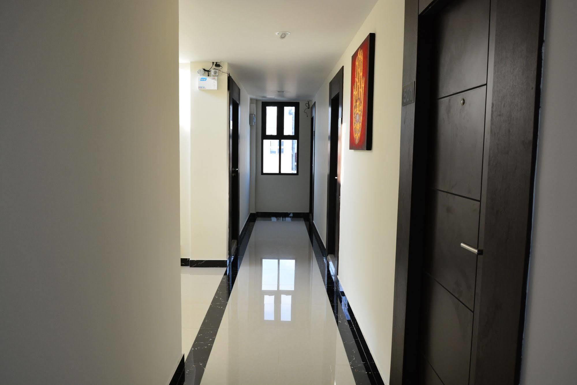 Adamaz House Hotel Банкок Екстериор снимка