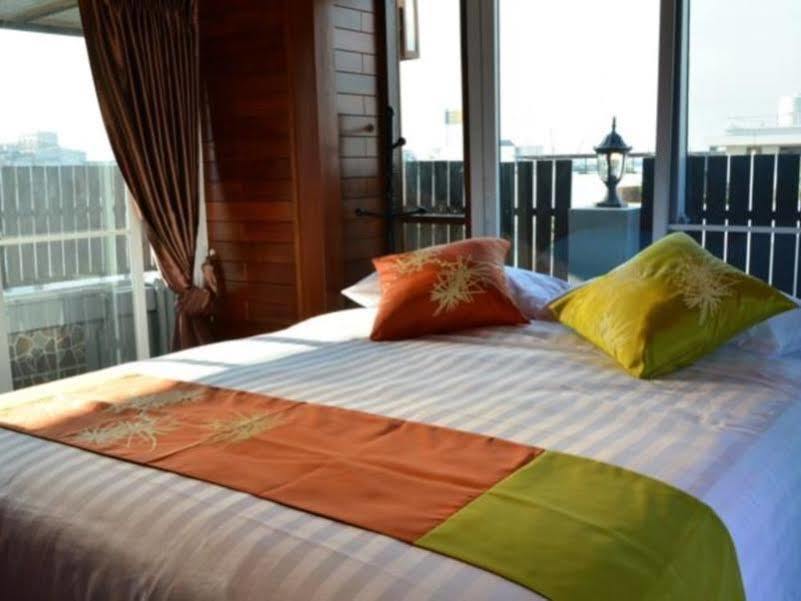 Adamaz House Hotel Банкок Екстериор снимка